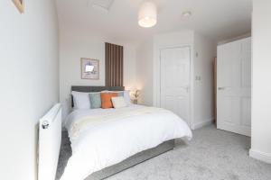 Modern Salford 3 Bedroom House, 3 Bathroom, Easy Manchester Access, Ideal for Contractors & Long Stays - NordStay