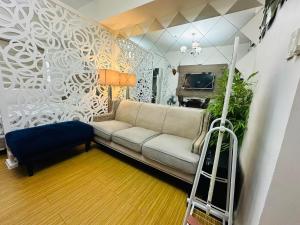 Near Bgc 1 bedroom with balcony Neflix