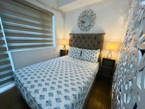 Near Bgc 1 bedroom with balcony Neflix