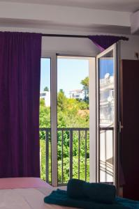 Triple Room with Balcony room in Villa Dulsinea