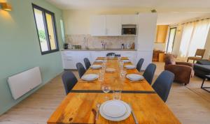 Maisons de vacances Magnifique maison moderne avec acces direct a la mer : photos des chambres