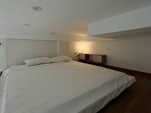 TheChanhSa Duplex Apartment near Hanoi Train Station