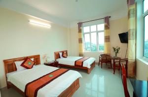Twin Room with View
