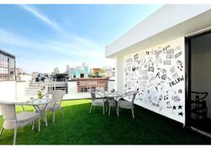 BluO 2BHK - M Block Mkt - Lift , Balcony , Parking