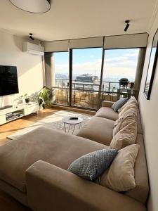 The Summit Apartments - Spacious 9th floor apartment