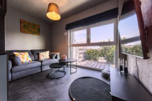 Magnolia Modern Studio by BookingHost