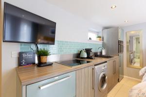 Stylish Studio-Walk to WindsorEtonThames with Car Park