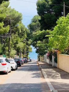 Modern duplex with AC and garden, just 350m to sea side