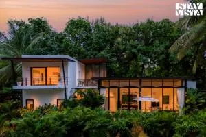 StayVista at M Villa with Breakfast Included - Devanhalli