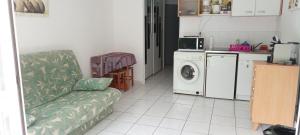 2P en RDJ dans résidence avec piscine et tennis, proche Cannes et commodités