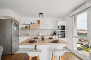 Chic and comfortable apart with parking and balcony