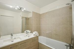 Chic and comfortable apart with parking and balcony