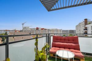 Chic and comfortable apart with parking and balcony