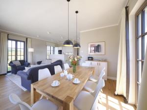 Reetland am Meer - Luxus Reetdachvilla mit 3 Schlafzimmern, Sauna und Kamin H18