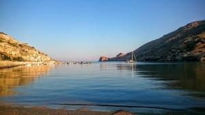 Peter & Tony Rooms Syros Greece