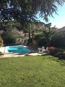 Maisons de vacances Studio equipe avec piscine partagee : photos des chambres