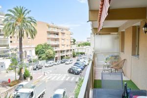 Palm Beach Studio with Terrace 150m from beaches
