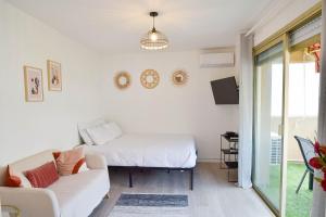 Palm Beach Studio with Terrace 150m from beaches