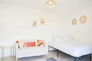 Palm Beach Studio with Terrace 150m from beaches