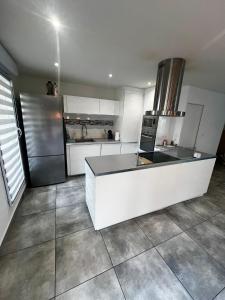 Luxueux appartement design architecte tout équipés 85m2 sur 2 niveaux plus 2 terrasses de 15m2 dans résidence privé