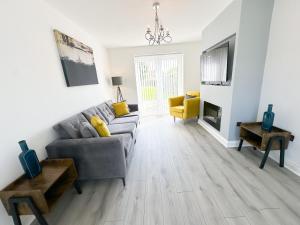 Malvern House by Blue Skies Stays