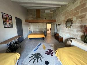 Maisons de vacances Ancienne Maison de Vigneron avec Jacuzzi - Uzes : photos des chambres