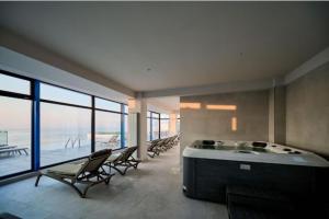 Regal Apartament Infinity Pool & Spa Mamaia North