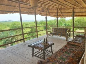 Hornbill Bush Lodge - Paraa