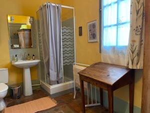 B&B / Chambres d'hotes Les Asphodeles : Chambre Double avec Salle de Bains Privative Extérieure