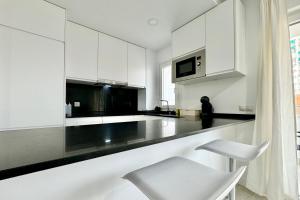 Apartamento en 1ª línea de playa, piscina y parking