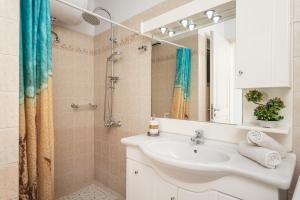 Seaside studio in Ireo with a breathtaking view