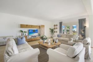 Luxury Ocean-View Villa with Private Pool & Golf Access, Dedicated Staff