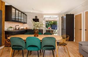 The Dodsworth modern 4 bedroom house, sleeps 8