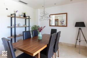 Villa Wagner by Abahana Villas