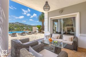 Villa Wagner by Abahana Villas