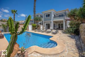 Villa Wagner by Abahana Villas