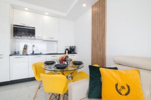 Ponderosa 611, Las Americas, one bedroom apartment with large terrace and ocean view, next to Siam Park