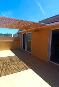 Penthouse 2 pièces avec terrasse vue mer à 150 m de la plage