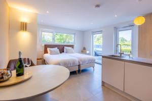 Studio 100 meter van het strand en centrum - eigen parkeerplaats.