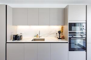 Carlton area lux 2 beds 2 baths