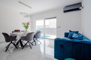 Two bedroom apartment Karmen with pool