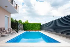 Two bedroom apartment Karmen with pool - Glavice