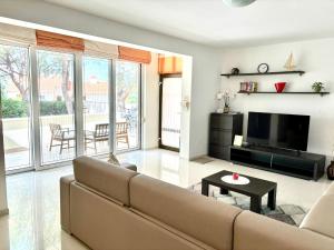 Delux 4 Stars Apartment Ariadne - 1 Min from Beach