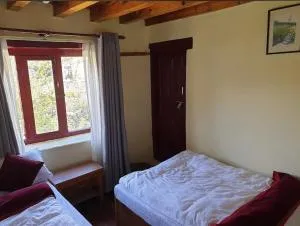 Paradise Trekkers Home - Manangbhot