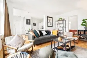 Central Big and Bright Resting place - Asklund