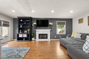 5 Minutes from Hospitals and UK!