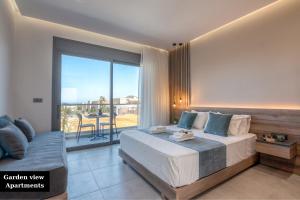 Litinakis Studios Sea View & Litinakis Studios Garden View 700 meters away