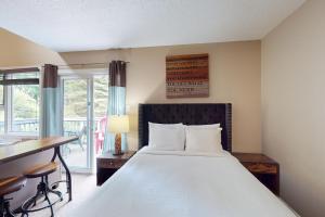 Mountain Loft Magic: Pool, Hot Tub, Tennis
