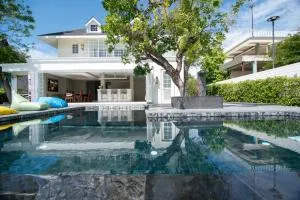 Villa De White House - Ban Khanong Phra Nua