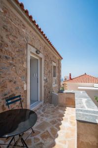 Neapolis Oasis -- Upper House